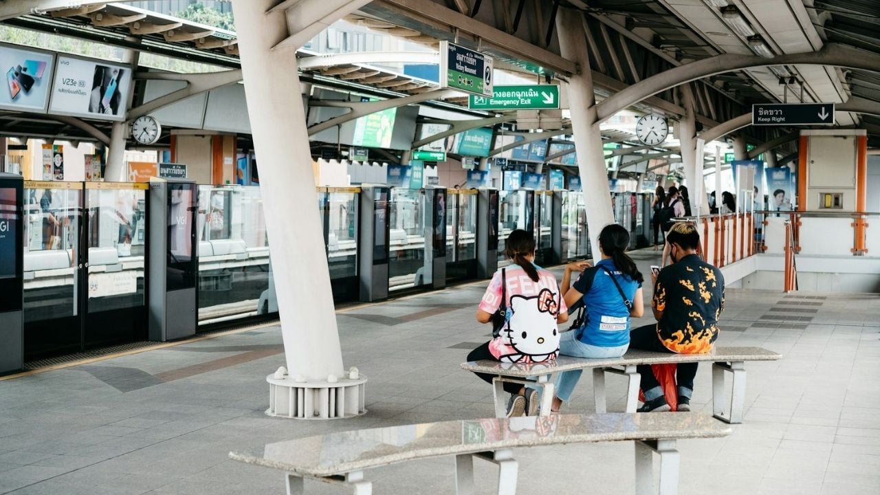Bangkok train 10-baht flat fare