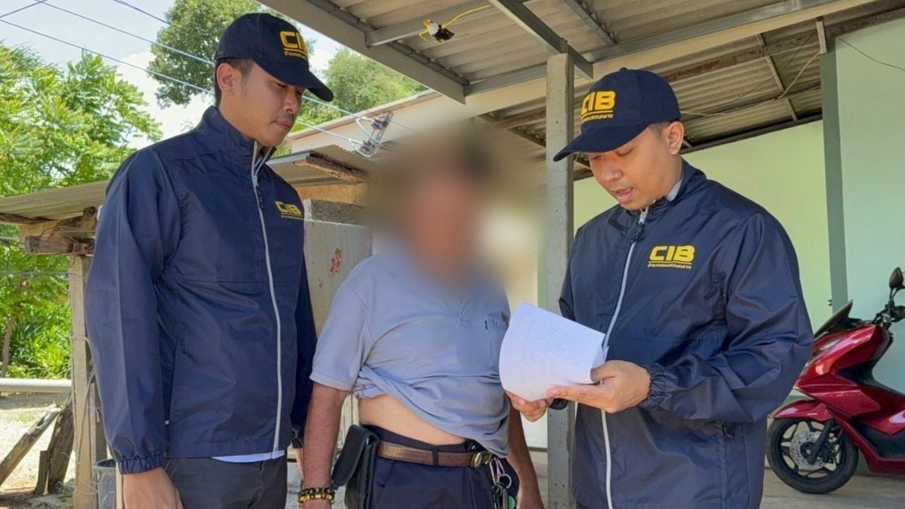 Thai man loses 40,000 baht after allowing friend to access debit card | Thaiger