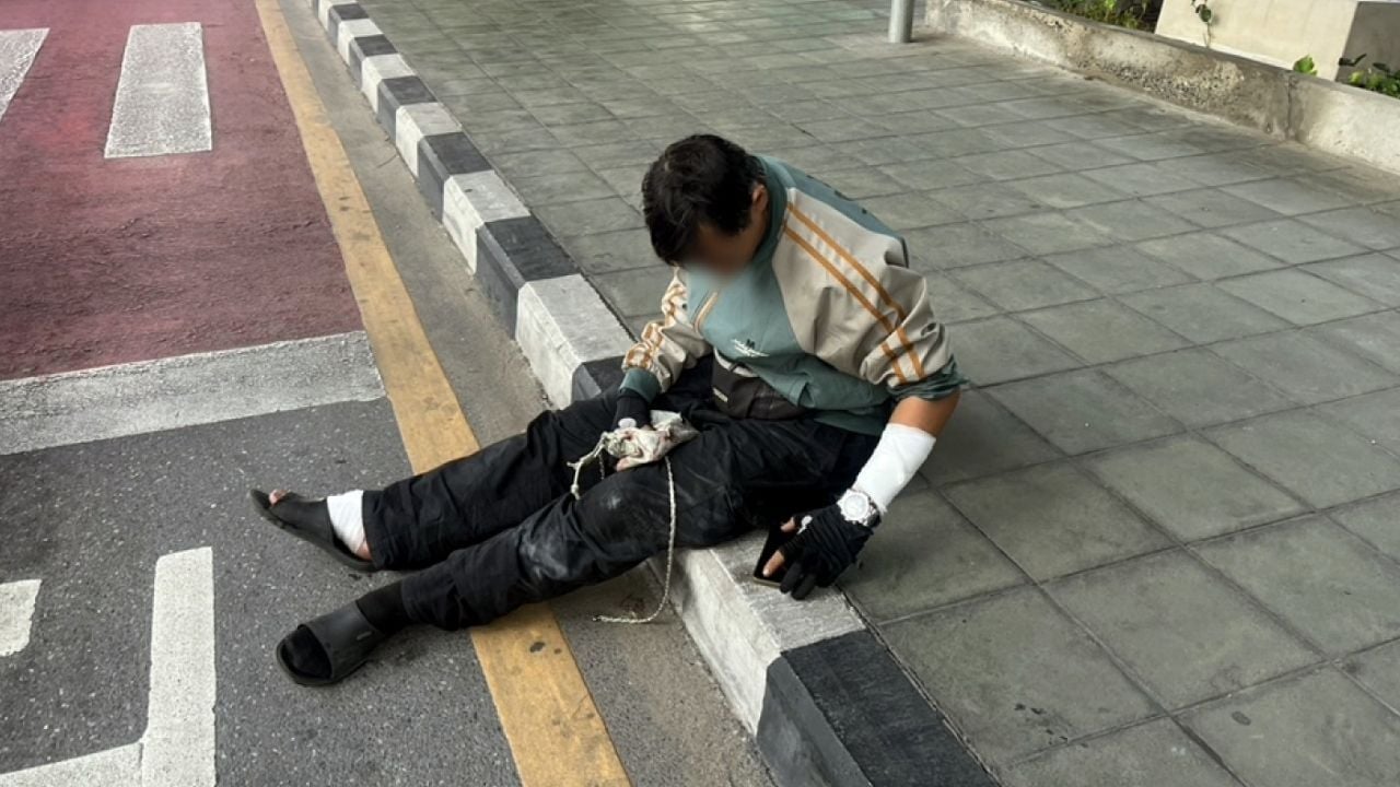 Thai taxi rider sleeps leaving passenger fall off bridge