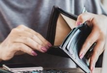Thai woman reveals secret sex work to cover 4,200-baht daily loan interest | Thaiger
