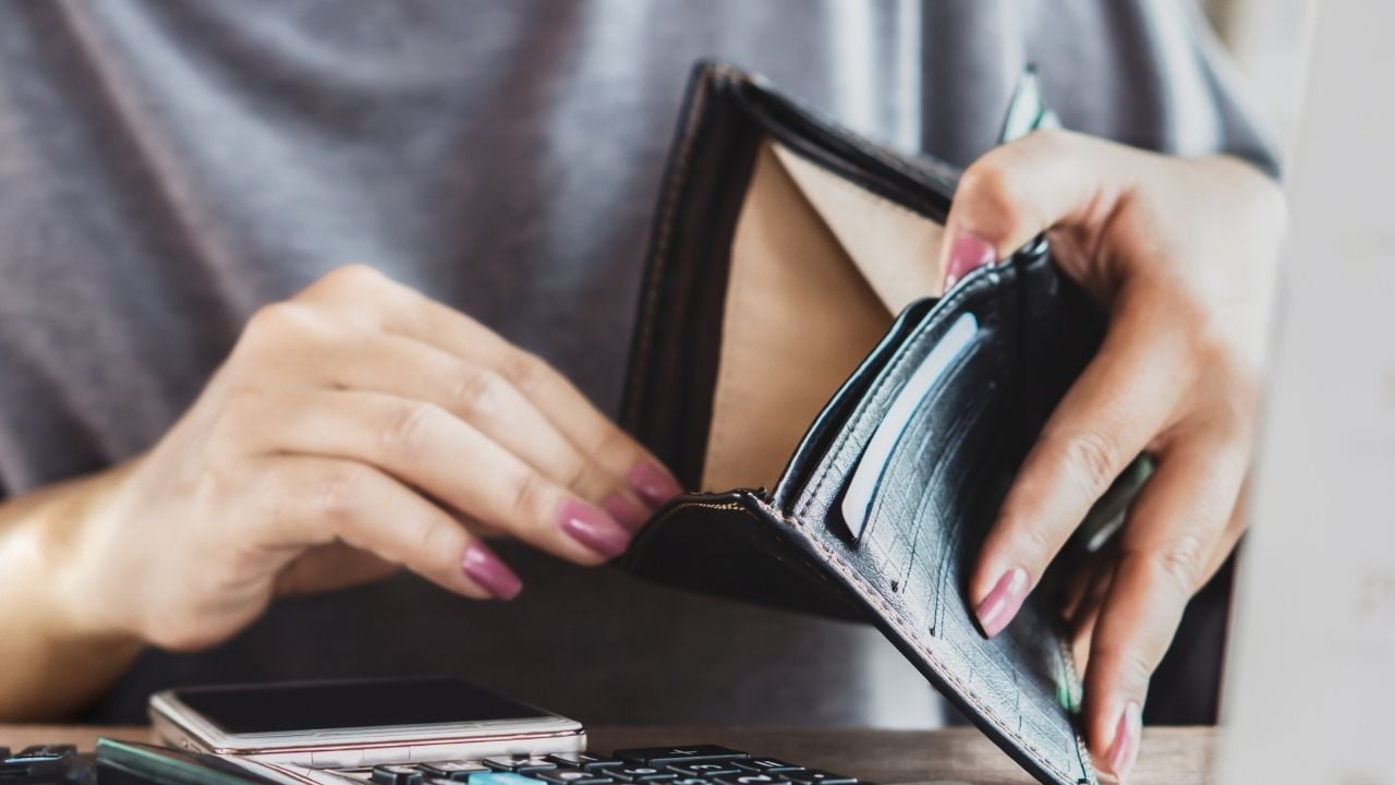 Thai woman reveals secret sex work to cover 4,200-baht daily loan interest | Thaiger