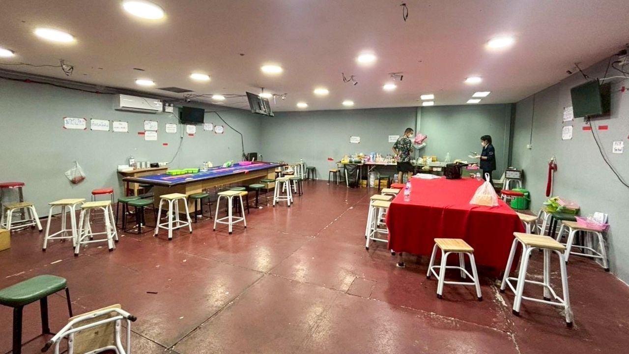 Dong Mueang gambling den raided