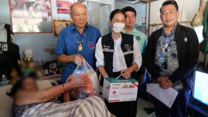 Pattaya leaders aid bedridden and elderly in city push | News by Thaiger