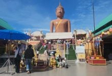 Lottery fever grips central Thailand at giant Buddha shrine | Thaiger