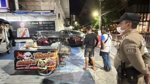 Pattaya police crack down on illegal sidecar vendors | Thaiger