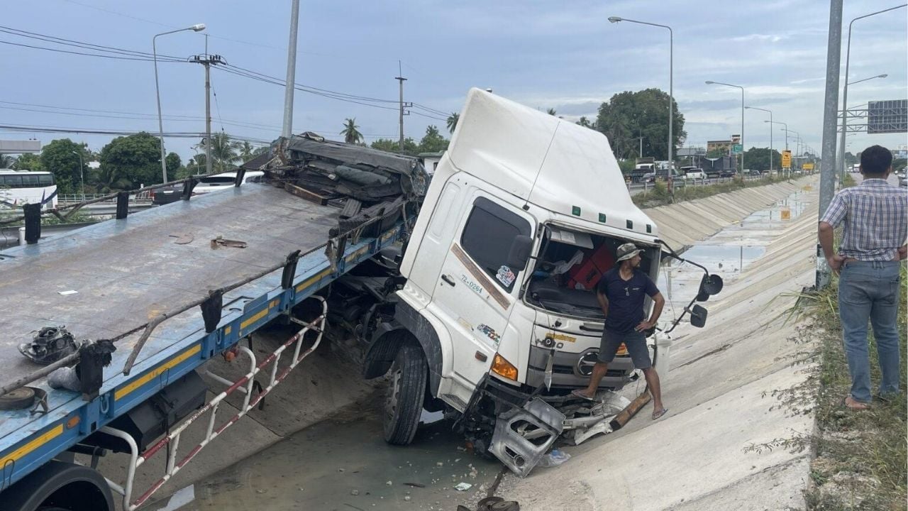 Truck driver crushed in horror crash on Pattaya highway | Thaiger