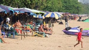 Pattaya beach blitz on rogue boats and pushy vendors | Thaiger