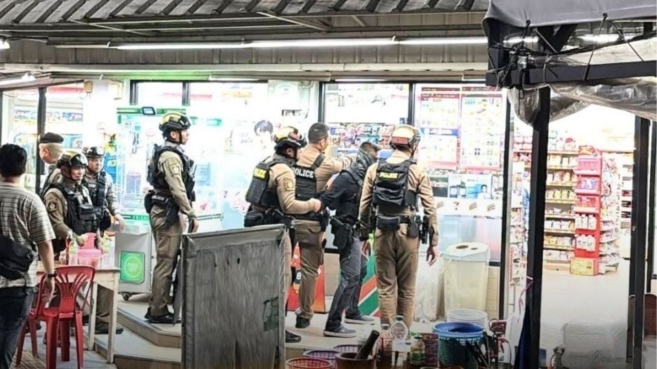Chinese man surrenders after armed standoff in Pattaya store | Thaiger