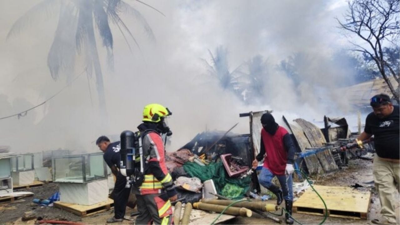 Massive blaze reduces Pattaya recycling plant to ashes | Thaiger