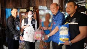 Pattaya leaders aid bedridden and elderly in city push | Thaiger