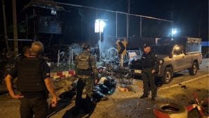 Car bomb rips through Narathiwat checkpoint, 1 injured | Thaiger