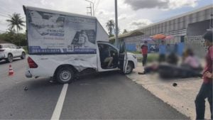 Pickup’s sudden turn leaves Pattaya bikers in agony | Thaiger