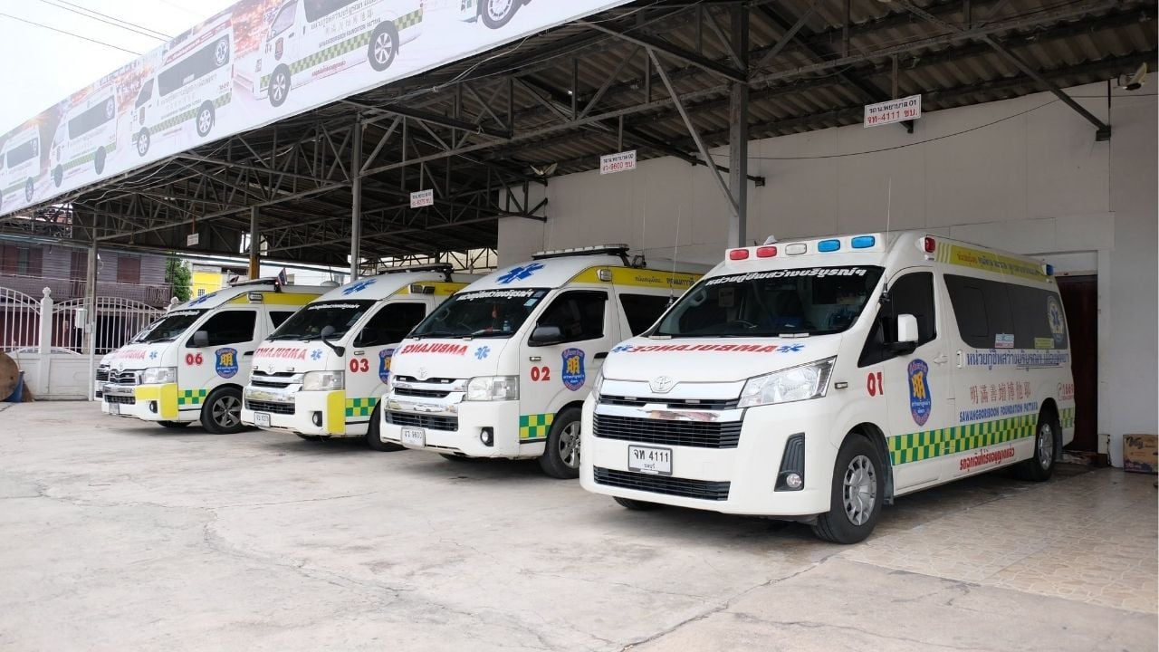 Red light ban hits Pattaya ambulances after Rayong crash | Thaiger