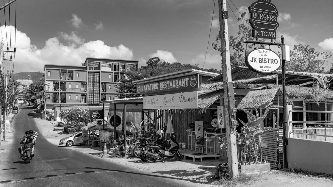 Aussie found dead on Phuket hotel bed with weed and Viagra | Thaiger