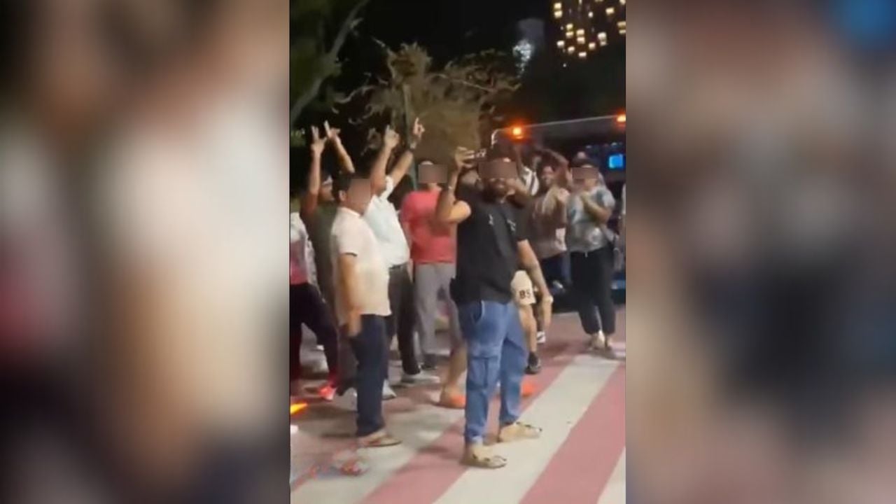 Indian tourists turn Pattaya songthaew into dance floor | Thaiger