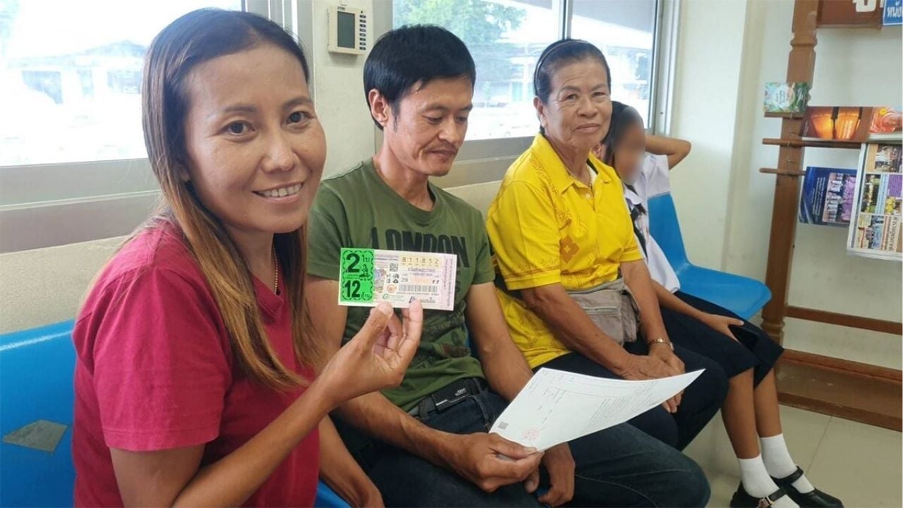 Phayao lottery vendor helps friend win 12 million baht prize | Thaiger