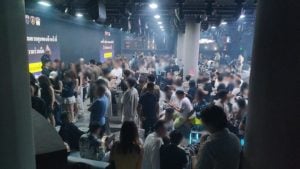 Bangkok nightclub raided, 328 detained in Huai Khwang operation | Thaiger