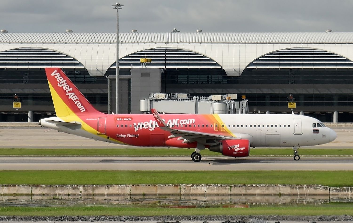 Thai court weighs foreign pilot hiring dispute | News by Thaiger