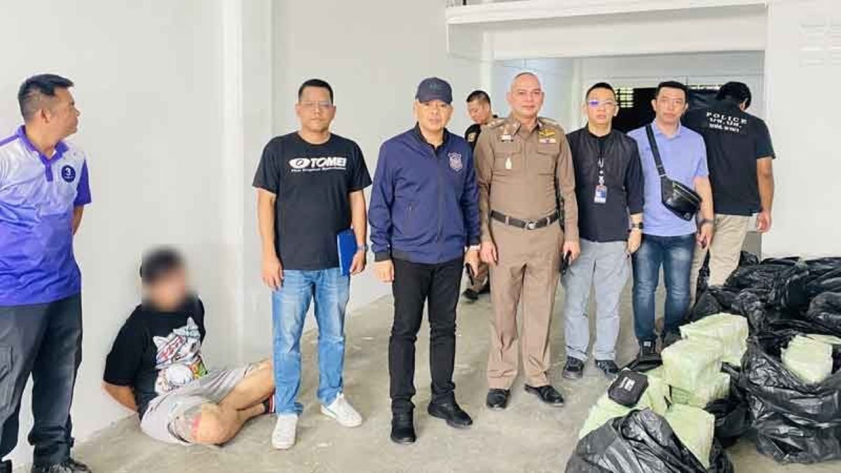 Pathum Thani police arrest trio with 422kg of crystal meth | Thaiger