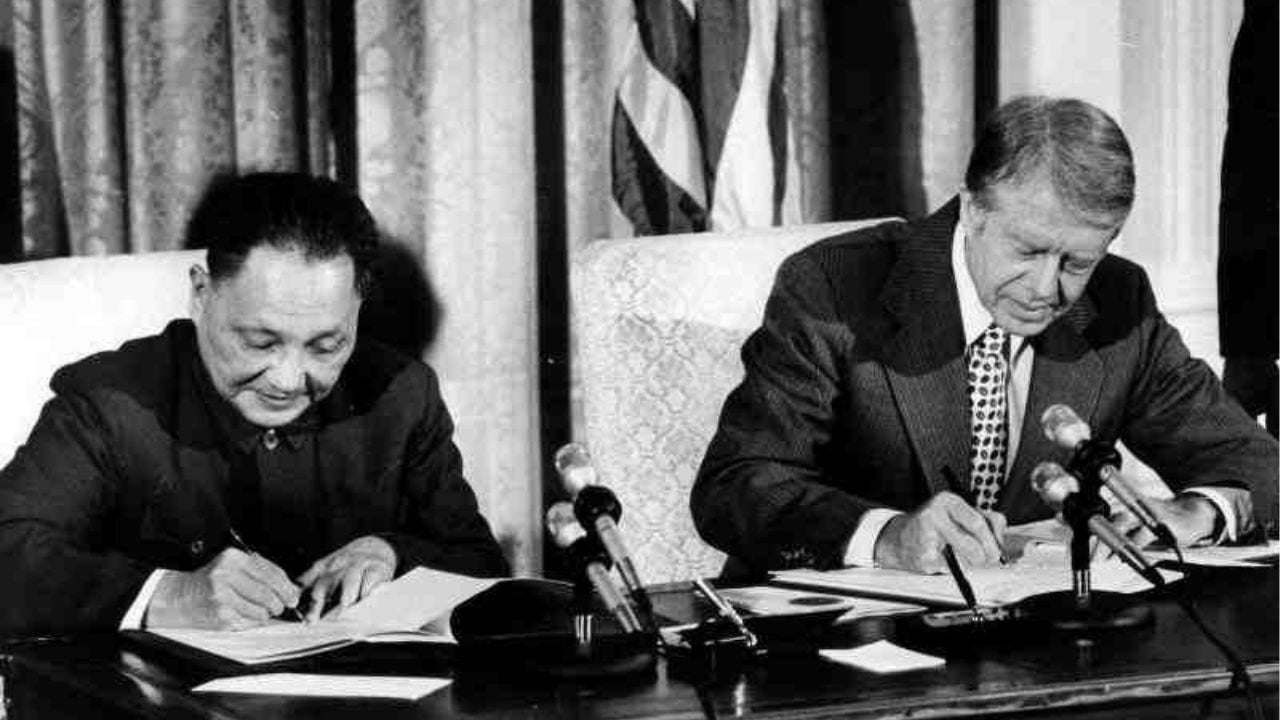 Deng Xiaoping in 1979 signing an accord with Jimmy Carter | Photo taken from China Mike website