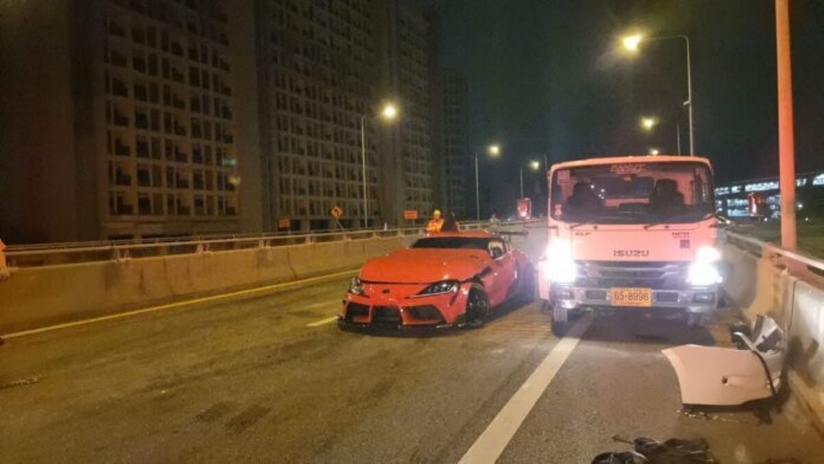 High-speed racing crash on expressway causes hefty pile up | News by Thaiger