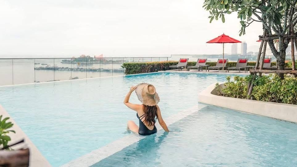 A gril relaxing in the pool of Novotel Marina Sriracha