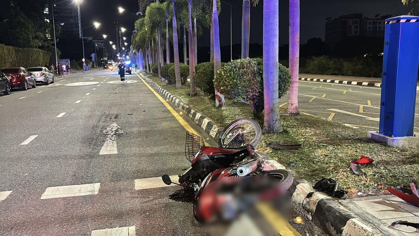 Tourist thrown into palm tree in Pattaya bike crash | News by Thaiger