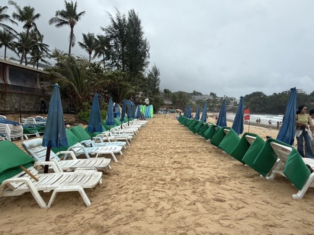 Karon Municipality ordered to clear Kata Beach chairs in 15 days | News by Thaiger