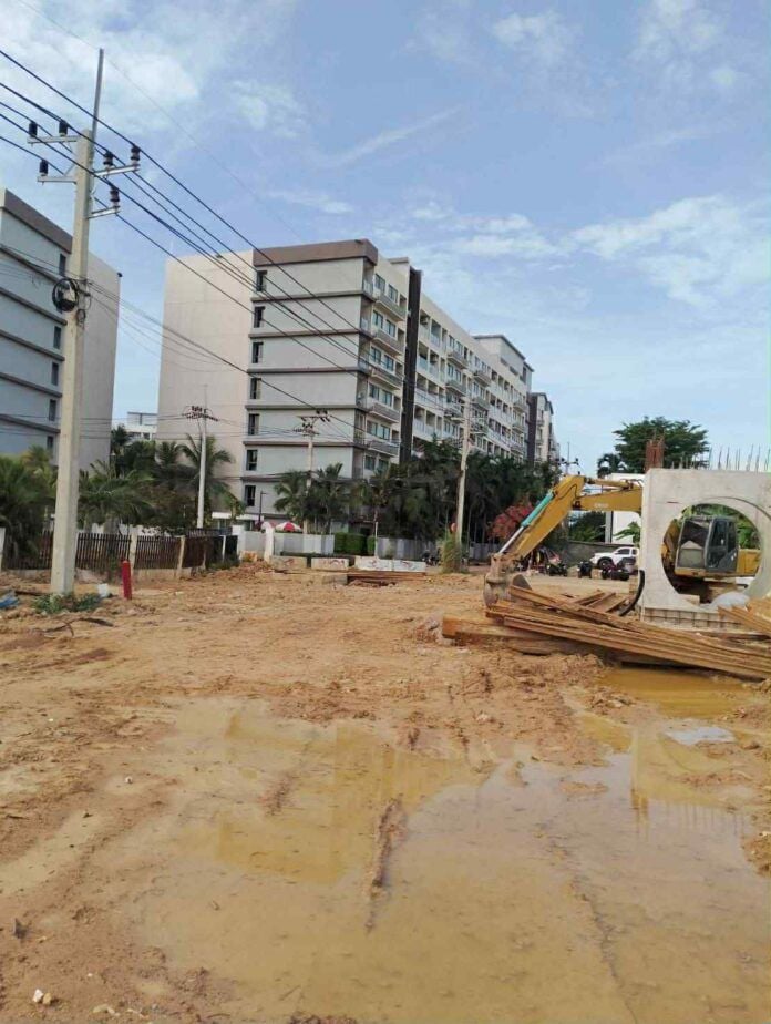 Furious Pattaya locals slam 4-year roadworks nightmare | News by Thaiger
