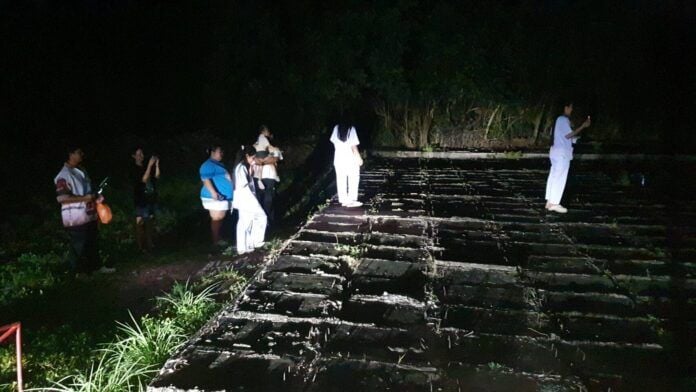 Graveyard curse on Hun Sen sparks Thai lottery frenzy (video) | News by Thaiger