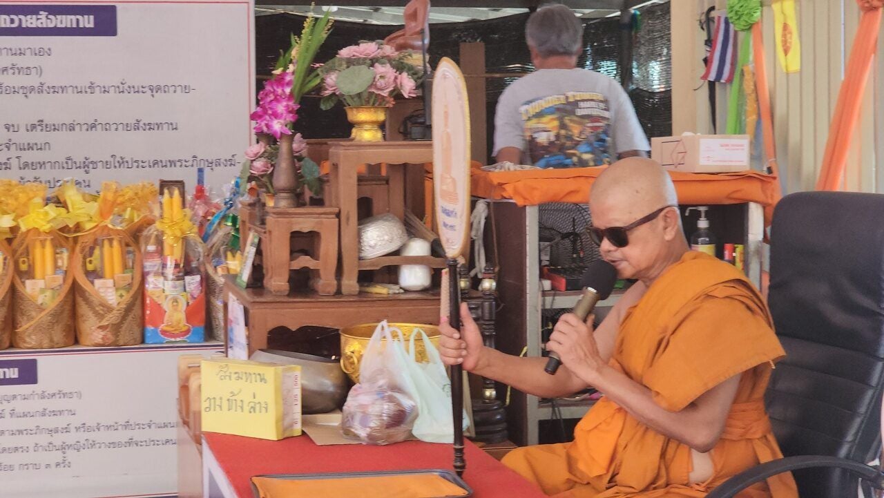 Lottery fever grips central Thailand at giant Buddha shrine | News by Thaiger