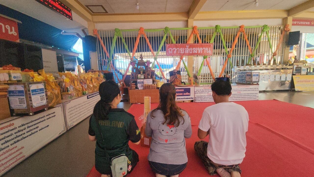 Lottery fever grips central Thailand at giant Buddha shrine | News by Thaiger