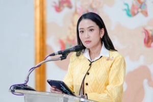 Paetongtarn defends negotiation strategy in leaked conversation | Thaiger