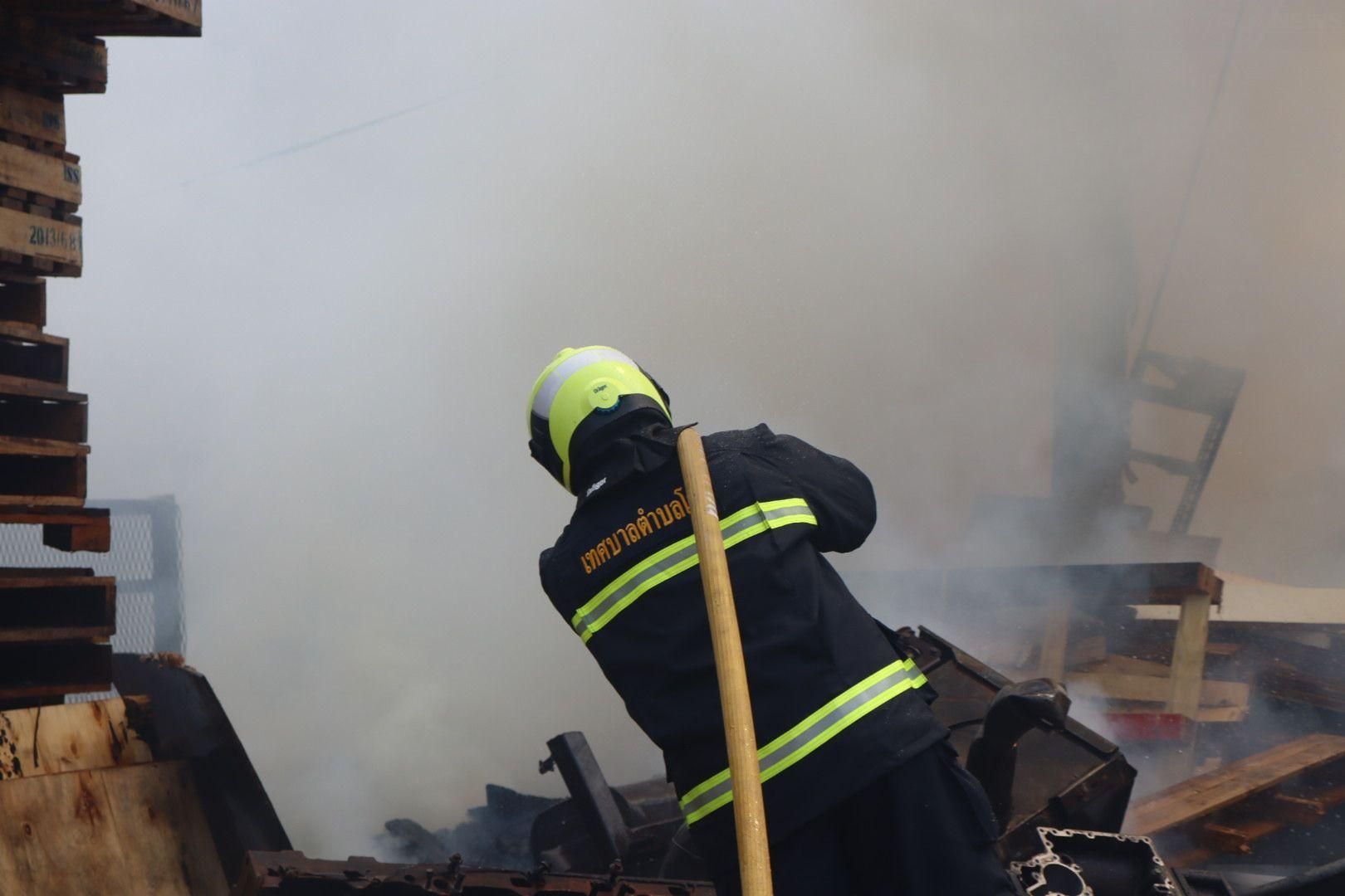 Massive blaze reduces Pattaya recycling plant to ashes | News by Thaiger