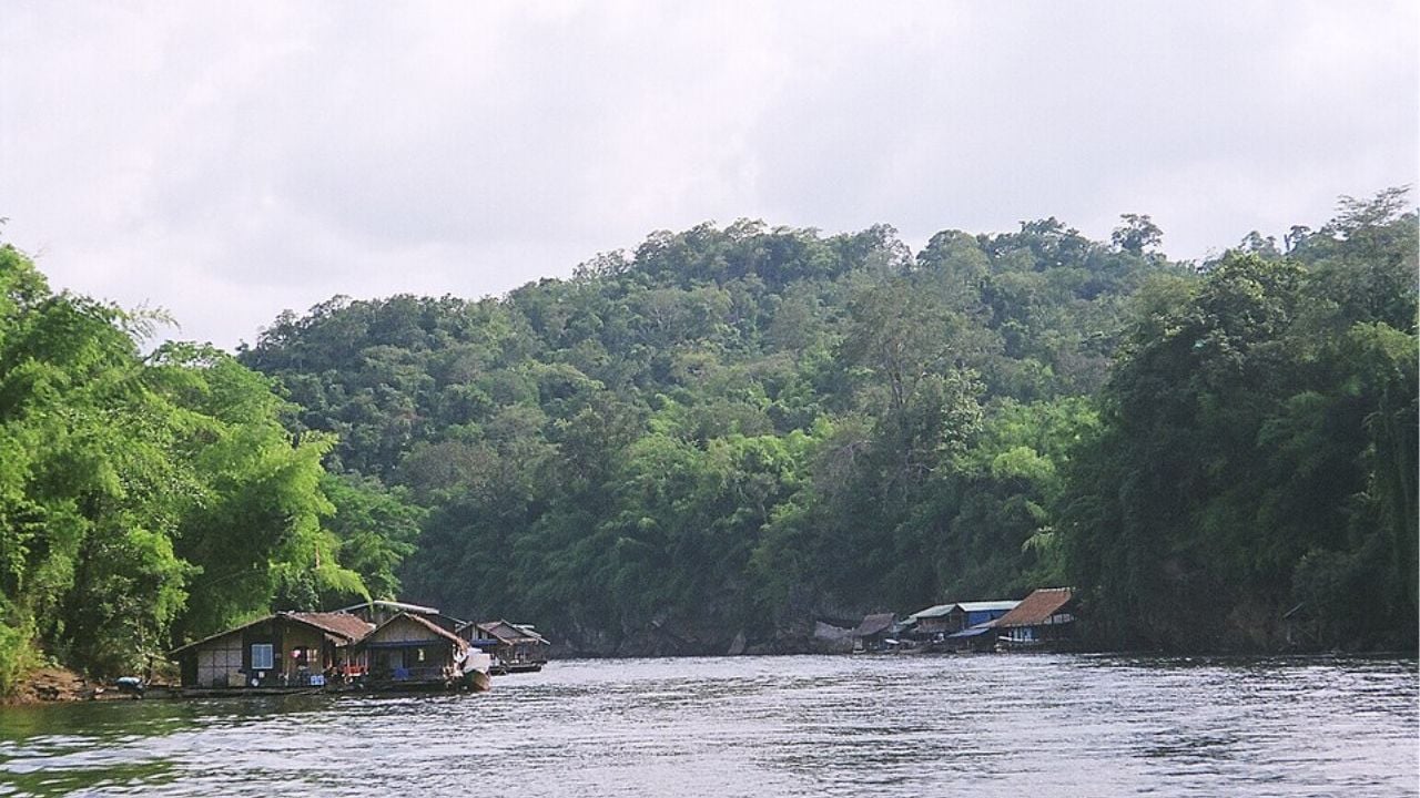 A view down the River Kwai at Sai Yok National Park | Photo by Ananda from Wikipedia
