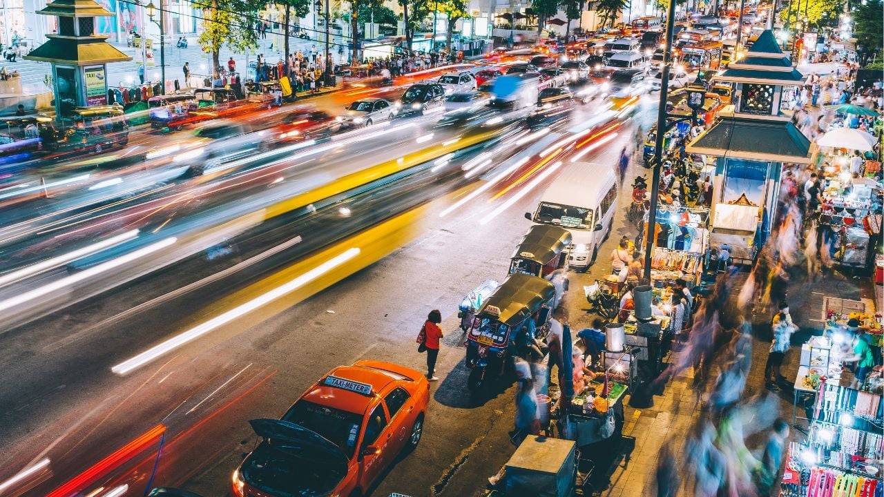 The fast-paced urban life of Bangkok may have opportunities for moments of wellness and peace | Photo by Dan Freeman on Unsplash