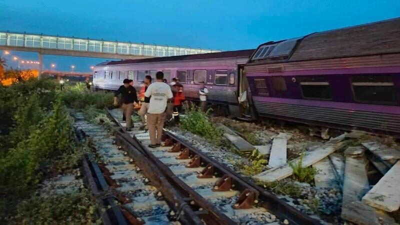 Bangkok-bound train derails in Prachuap Khiri Khan, 10 injured | News by Thaiger