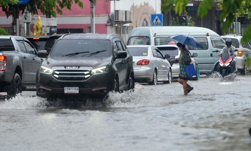 Storm warning: Wild weather and high waves batter Thailand | News by Thaiger
