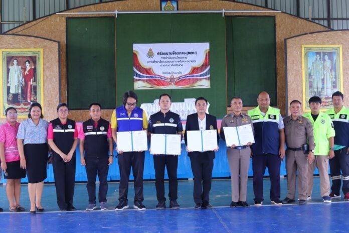 Chon Buri's Takhian Tia signs MOU to fight drugs in schools | News by Thaiger