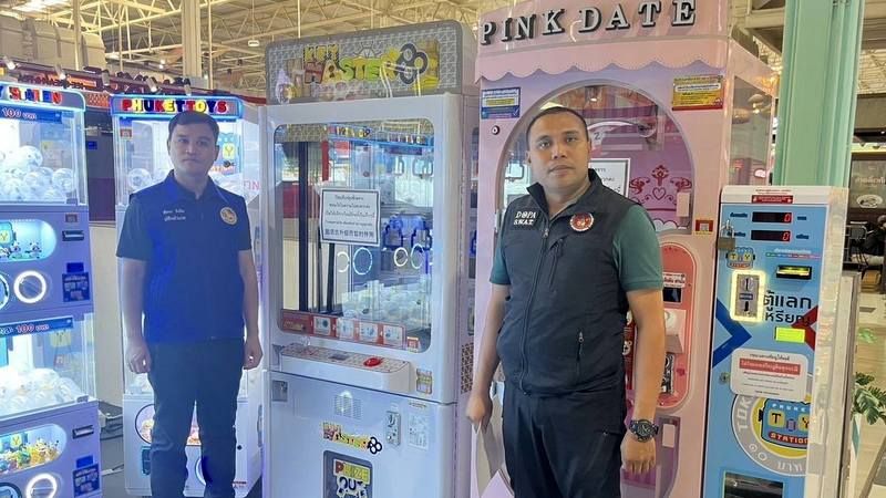 Thalang cracks down on illegal claw machines in malls | News by Thaiger