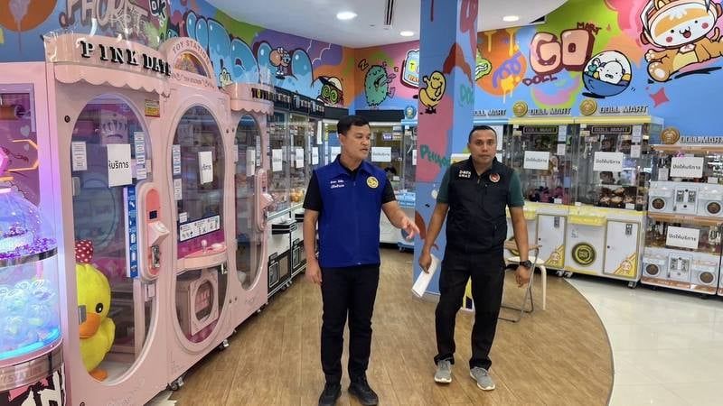 Thalang cracks down on illegal claw machines in malls | News by Thaiger