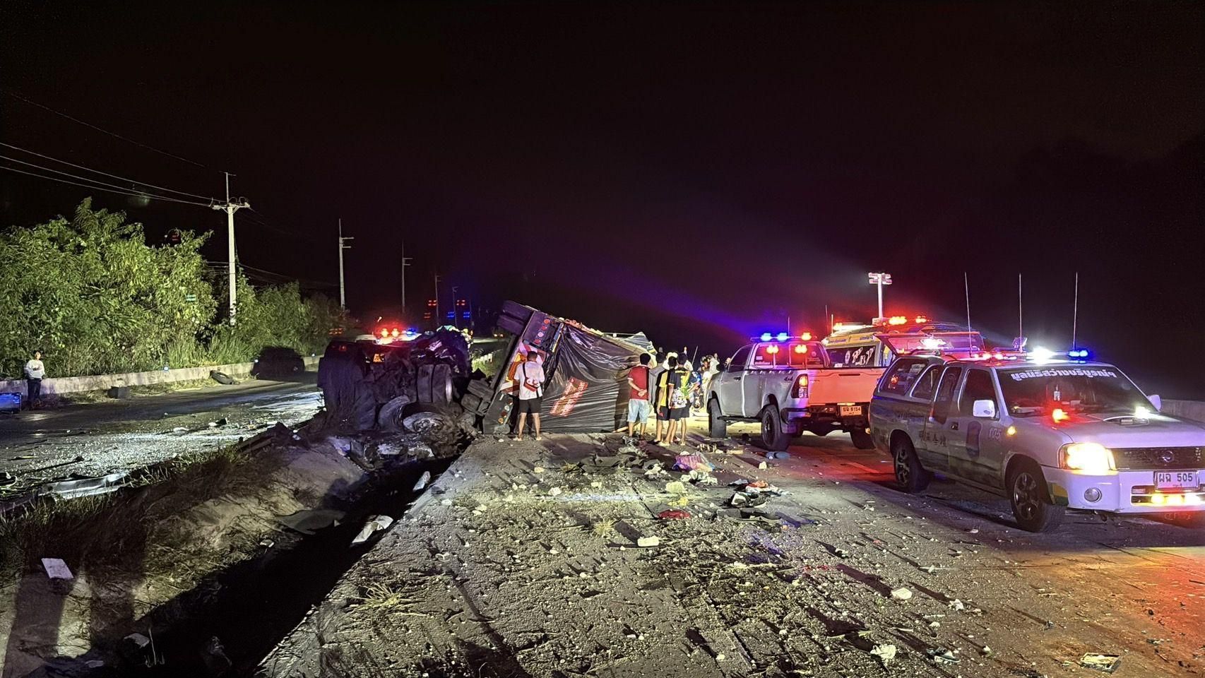 Chon Buri truck crash kills woman, injures 5 in pile-up | News by Thaiger