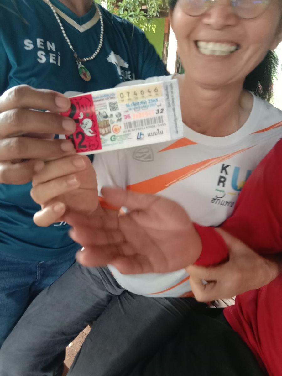Khon Kaen man scoops 12 million baht lottery jackpot (video) | News by Thaiger