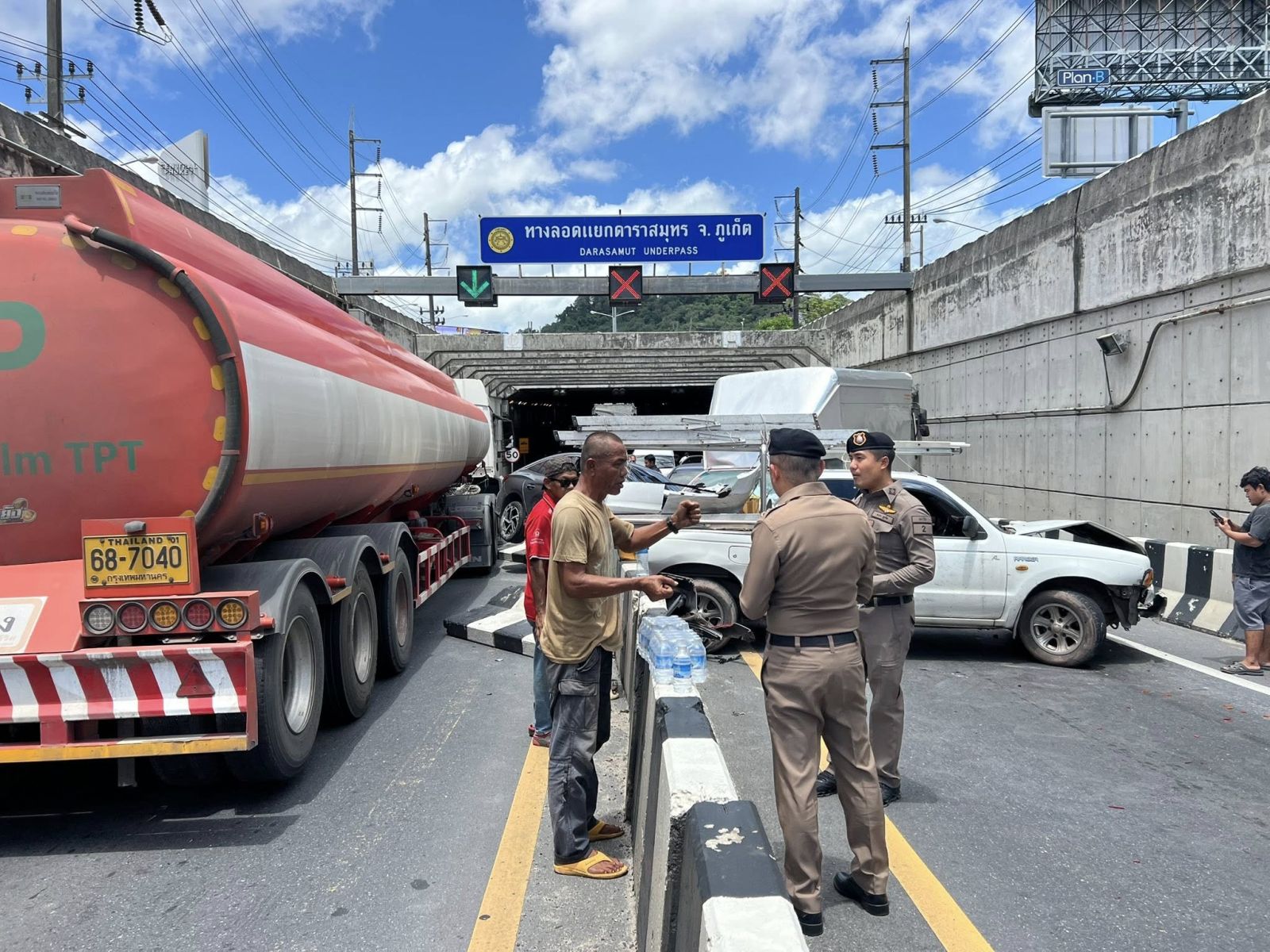Phuket underpass chaos as 15-car crash halts traffic | News by Thaiger