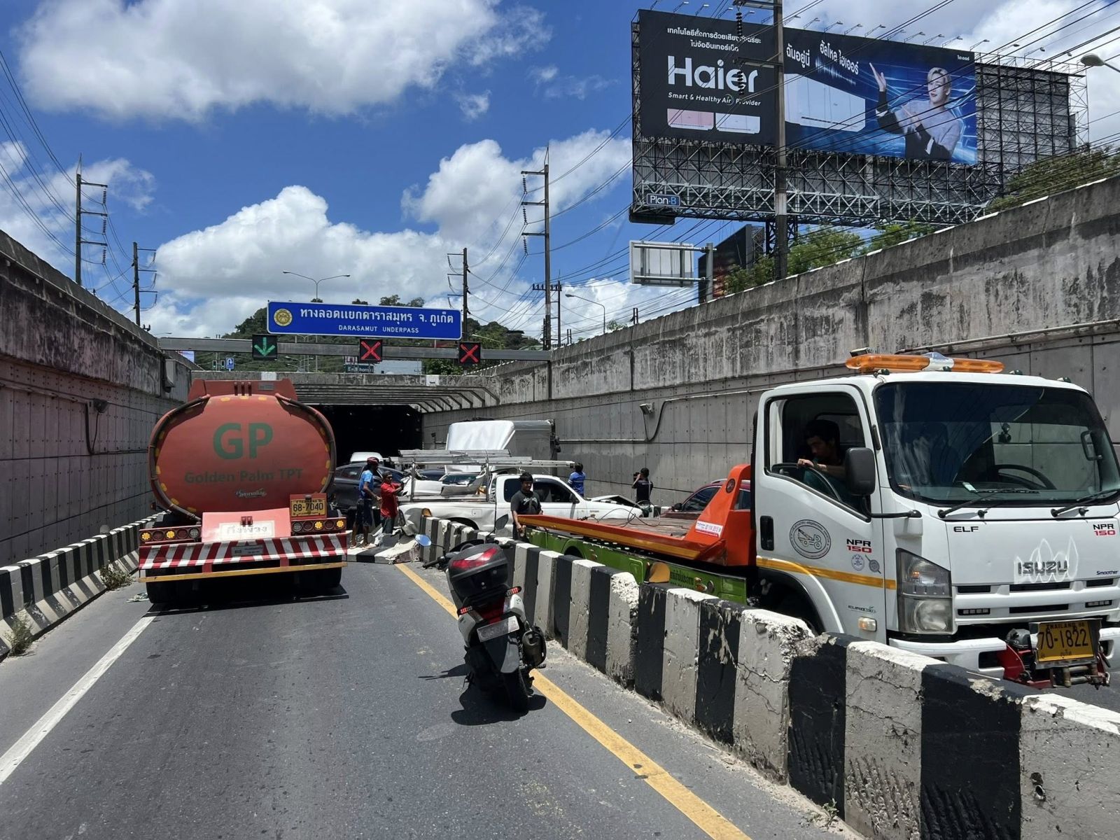 Phuket underpass chaos as 15-car crash halts traffic | News by Thaiger
