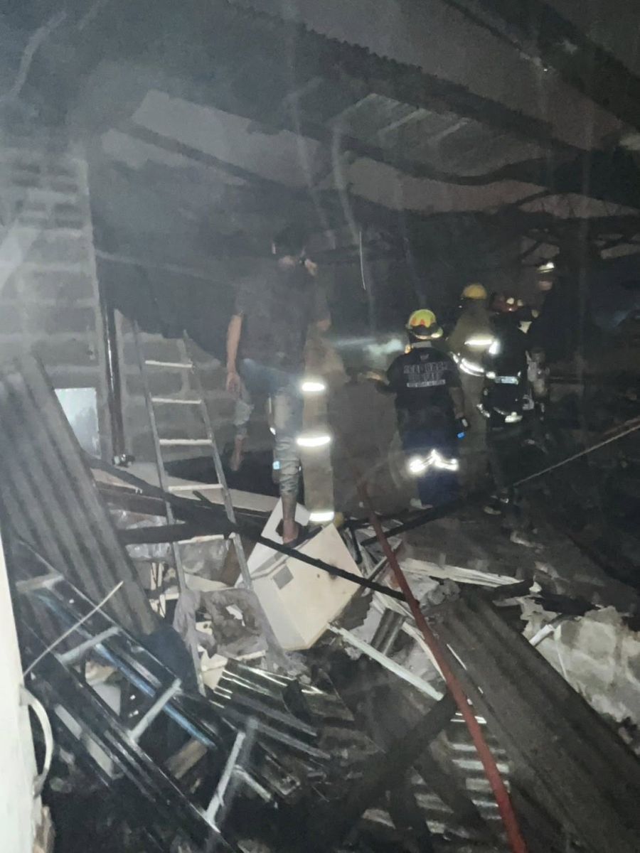 Bangkok house fire triggers traffic chaos on Soi Bearing 16 (video) | News by Thaiger