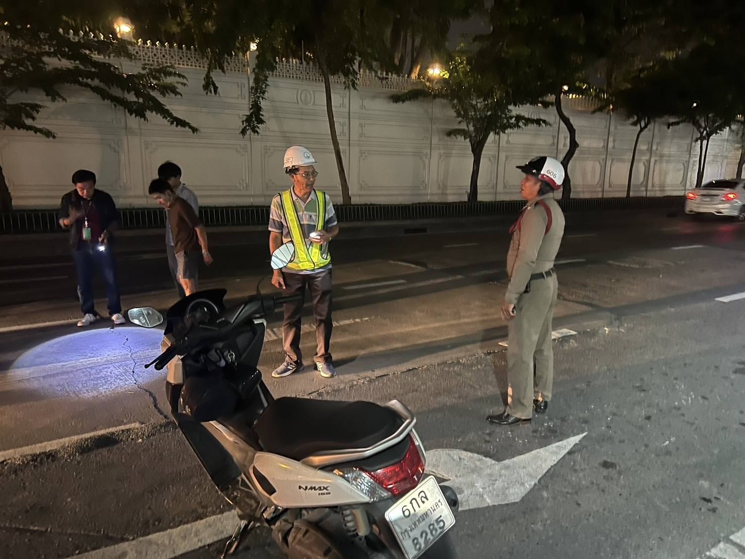 Vajira Hospital reopens after Bangkok giant sinkhole scare (video) | News by Thaiger