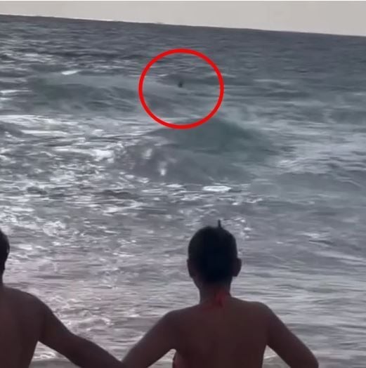 Tourist rescued after ignoring red flags at Karon Beach | News by Thaiger