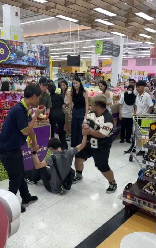 Hero shopper takes down thief at Bangkok Big C (video) | News by Thaiger