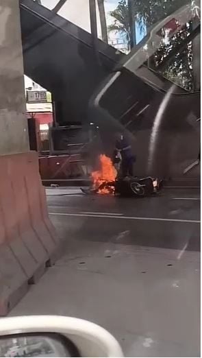 Man on fire: Bangkok commuters left stunned as horror unfolds | News by Thaiger